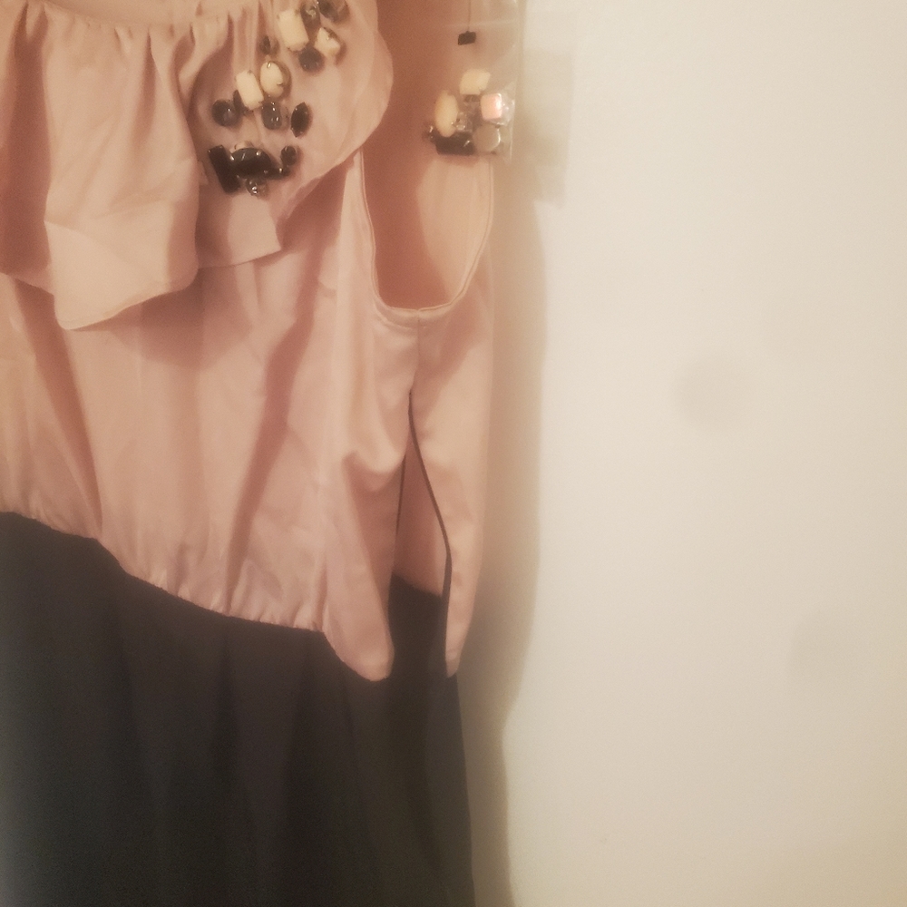 Dress. - Picture 3 of 4